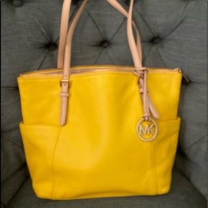 Michael Kors yellow leather purse with side pockets light tan adjustable straps